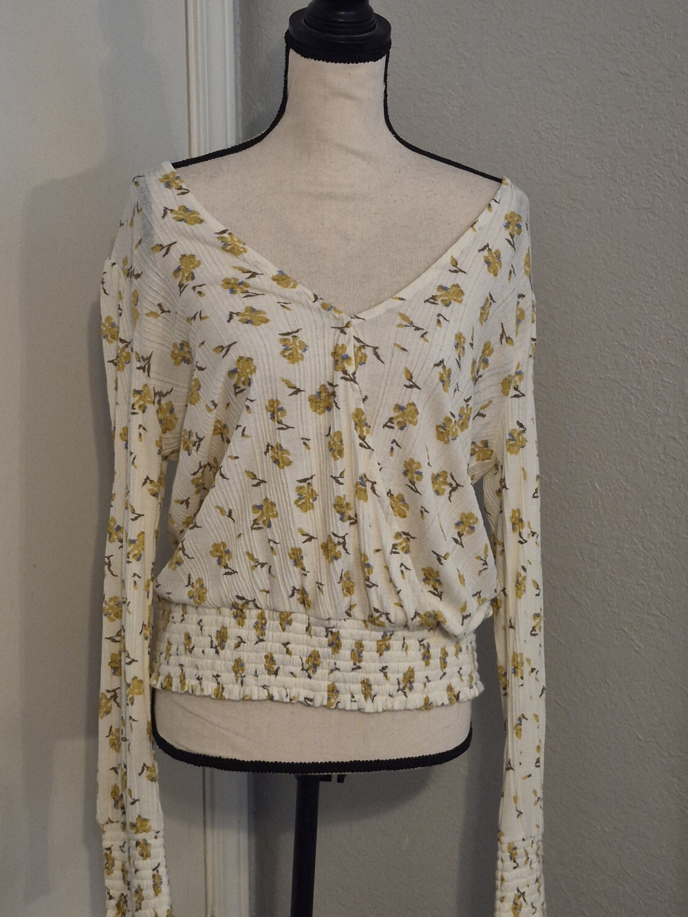 Lucky Brand Cream Long-Sleeve V-Neck Floral Smocked Top
